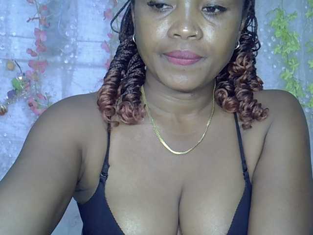 Sexywife1 live cam on BongaCams