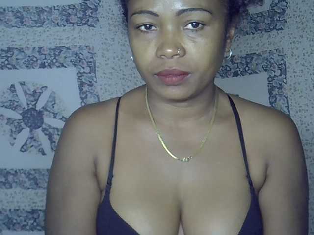 Sexywife1 live cam on BongaCams