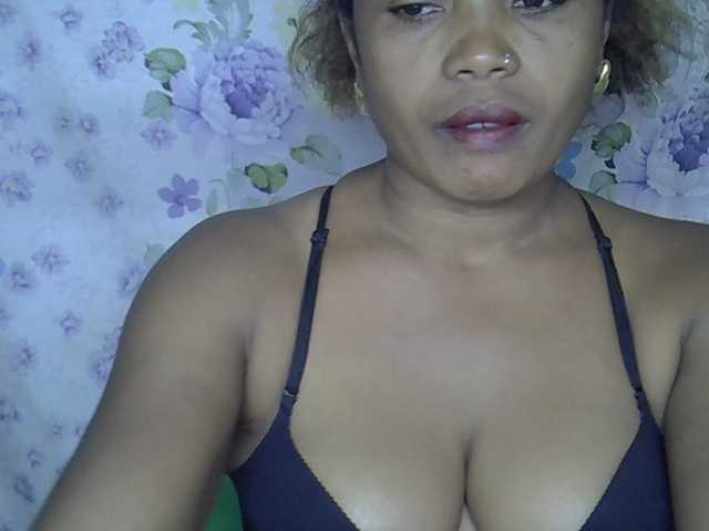 Sexywife1 live cam on BongaCams