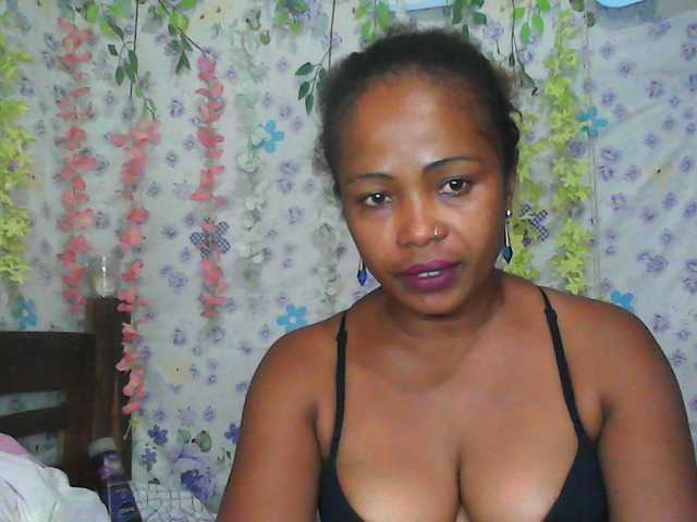 Sexywife1 live cam on BongaCams