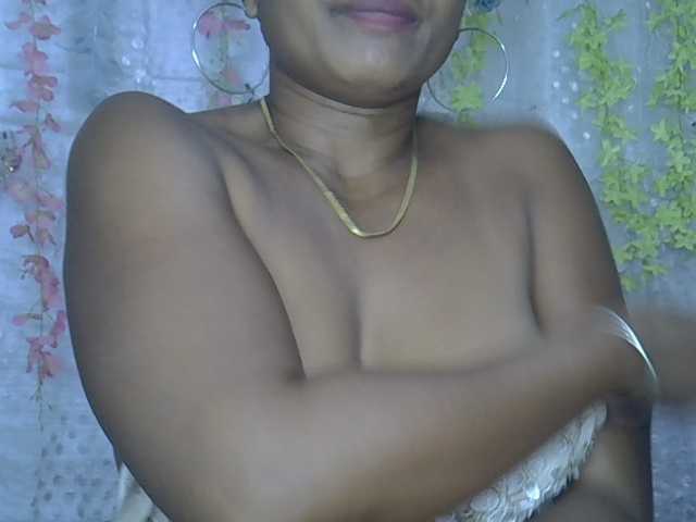 Sexywife1 live cam on BongaCams