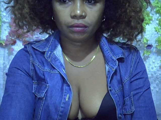 Sexywife1 live cam on BongaCams