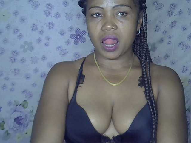 Sexywife1 live cam on BongaCams