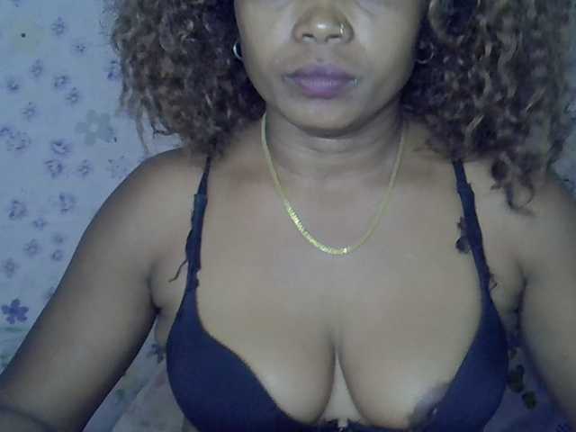 Sexywife1 live cam on BongaCams