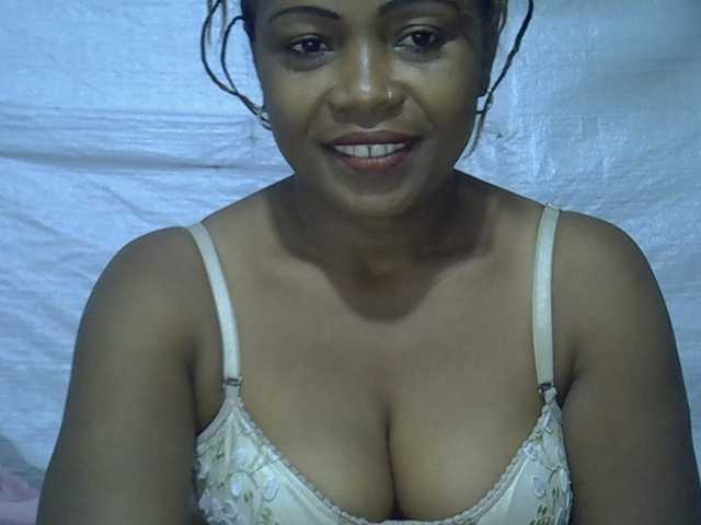 Sexywife1 live cam on BongaCams