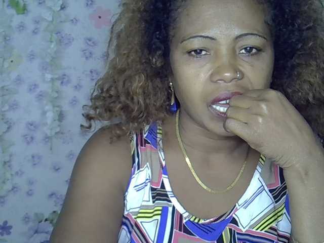 Sexywife1 live cam on BongaCams