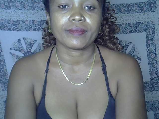 Sexywife1 live cam on BongaCams