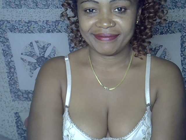 Sexywife1 live cam on BongaCams