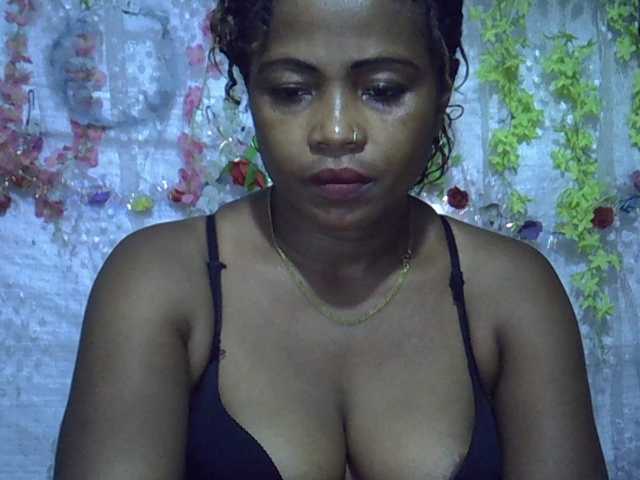 Sexywife1 live cam on BongaCams