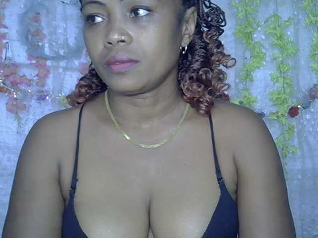 Sexywife1 live cam on BongaCams