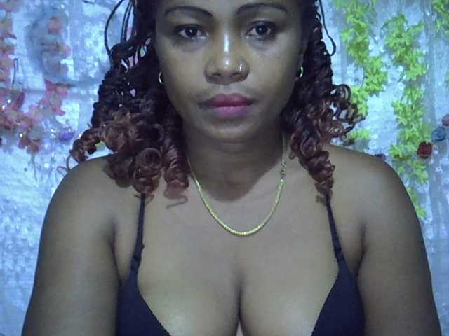 Sexywife1 live cam on BongaCams