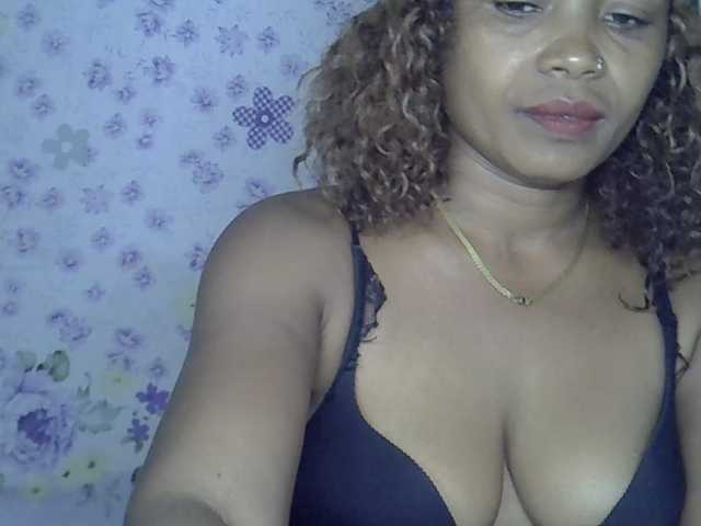 Sexywife1 live cam on BongaCams