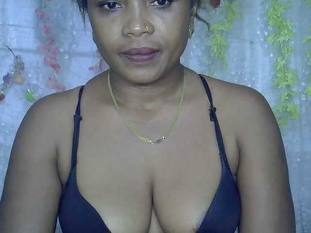Sexywife1, en directo ahora en BongaCams