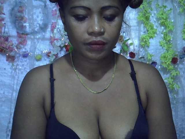 Sexywife1 live cam on BongaCams