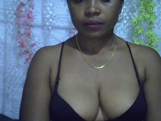 Sexywife1 live cam on BongaCams