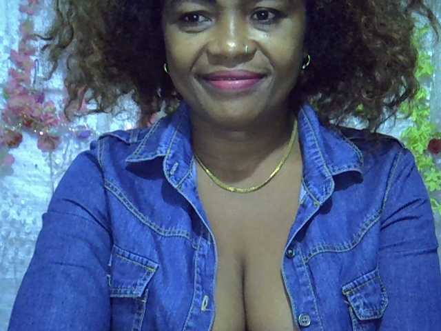 Sexywife1 live cam on BongaCams