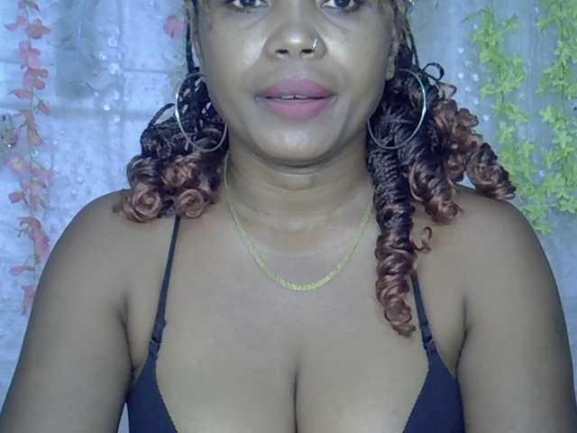 Sexywife1 live cam on BongaCams