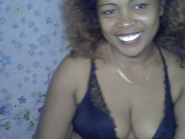 Sexywife1 live cam on BongaCams