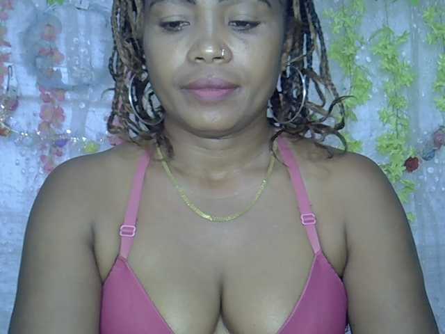 Sexywife1 live cam on BongaCams