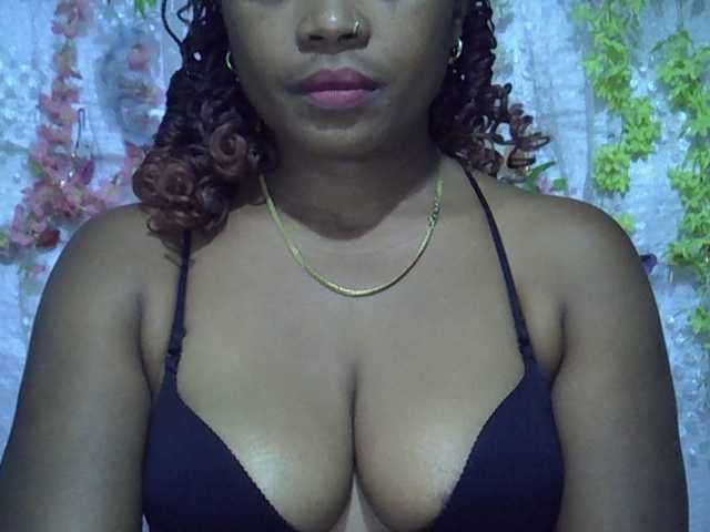 Sexywife1 live cam on BongaCams