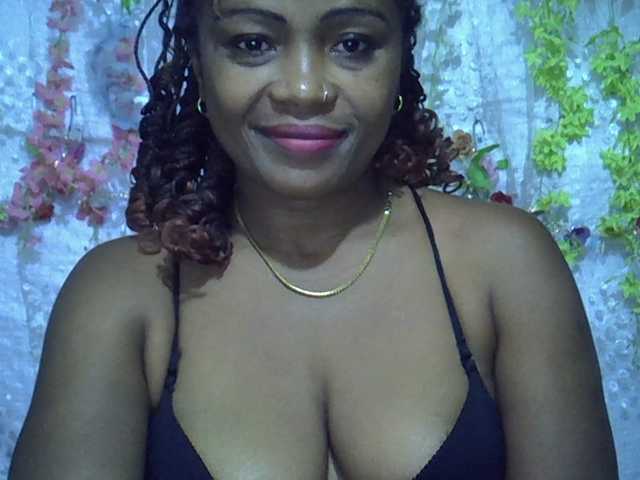Sexywife1 live cam on BongaCams
