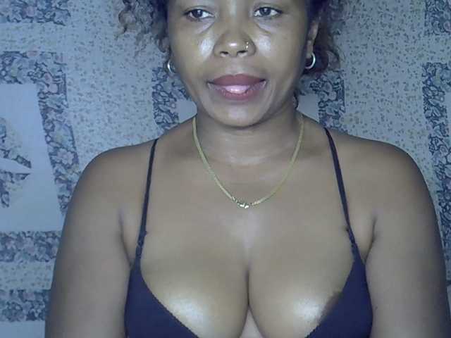 Sexywife1 live cam on BongaCams