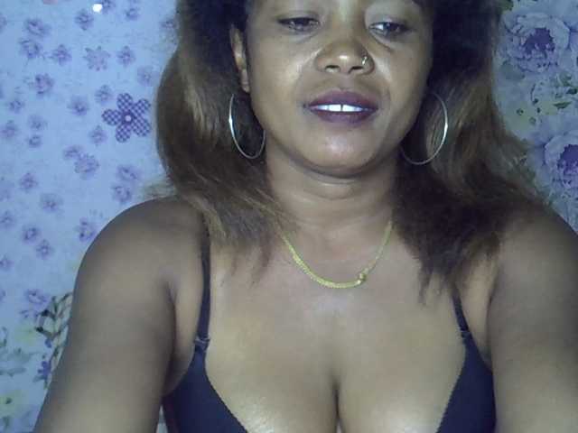 Sexywife1 live cam on BongaCams