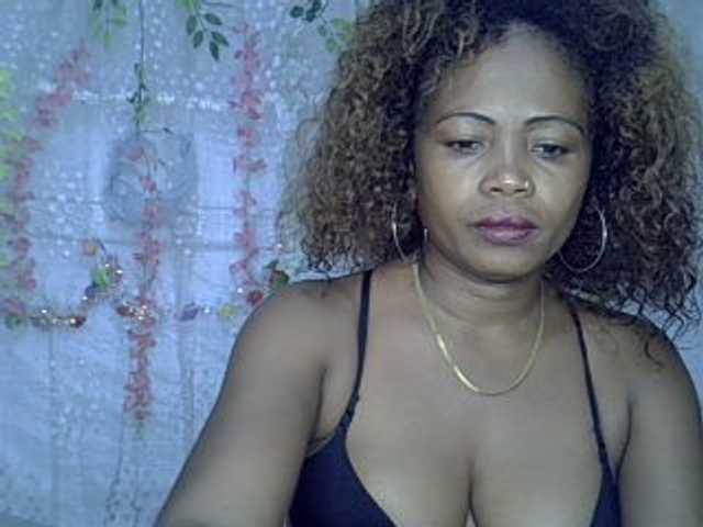 Sexywife1 live cam on BongaCams