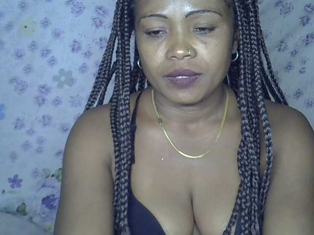 Sexywife1 live cam on BongaCams