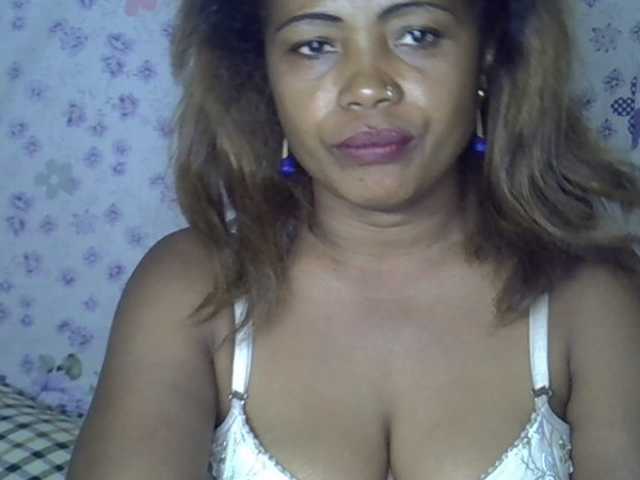 Sexywife1 live cam on BongaCams