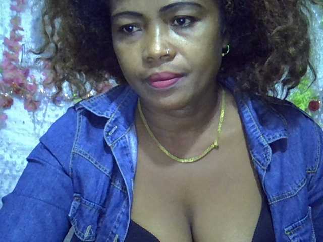 Sexywife1 live cam on BongaCams