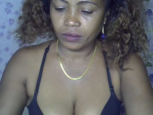 Sexywife1 live cam on UnifiedCams