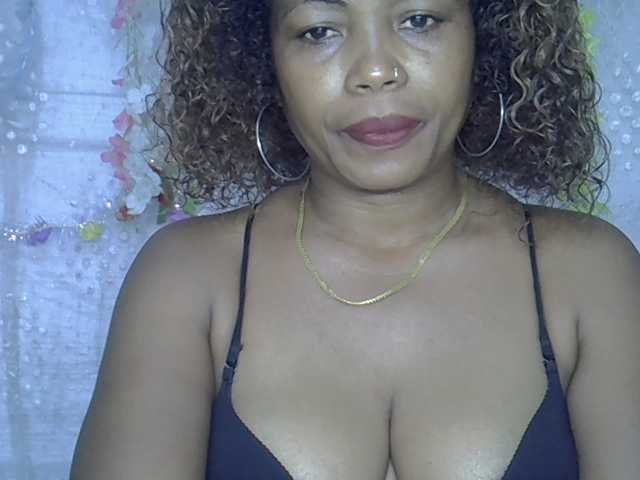 Sexywife1 live cam on BongaCams