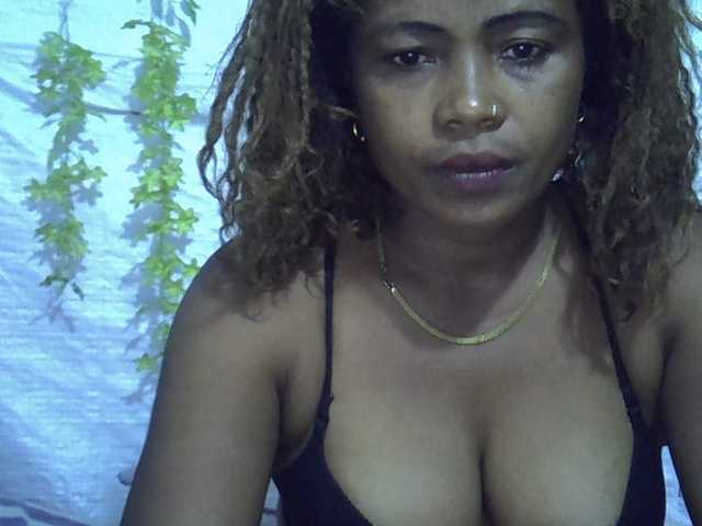 Sexywife1 live cam on BongaCams