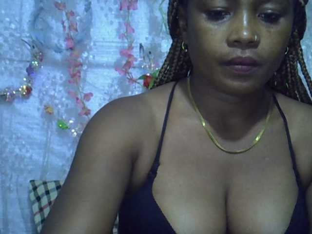 Sexywife1 live cam on BongaCams