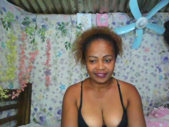Sexywife1 live cam on BongaCams