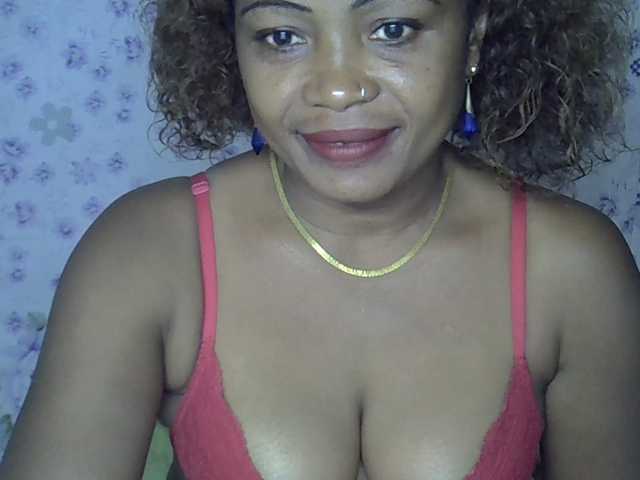 Sexywife1 live cam on BongaCams
