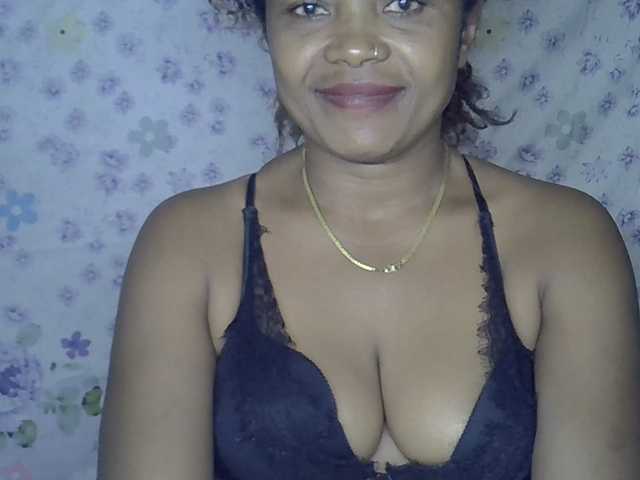 Sexywife1 live cam on BongaCams