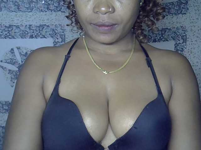 Sexywife1 live cam on BongaCams