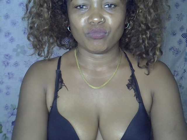 Sexywife1 live cam on BongaCams