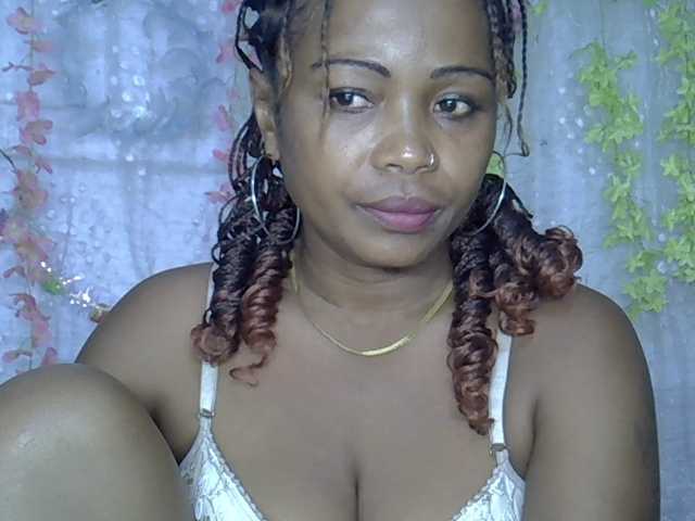 Sexywife1 live cam on BongaCams