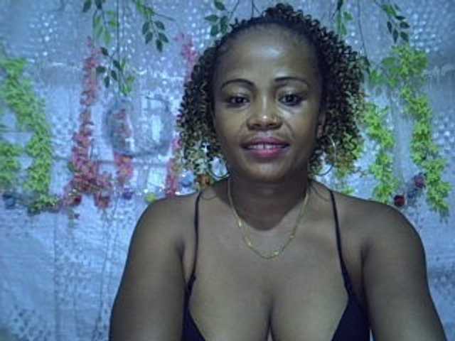 Sexywife1 live cam on BongaCams