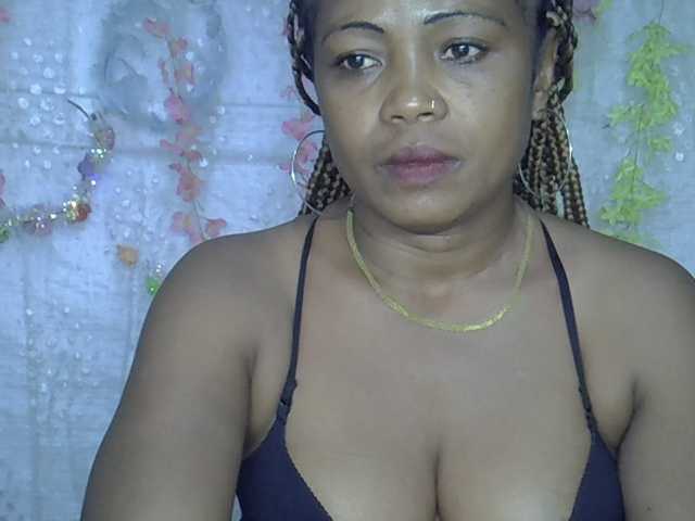 Sexywife1 live cam on BongaCams