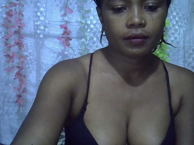 Sexywife1 — live female cam