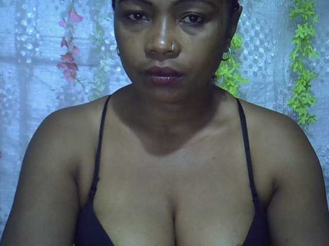 Sexywife1 live cam on BongaCams