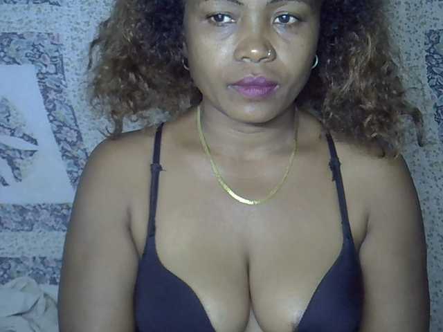 Sexywife1 live cam on BongaCams