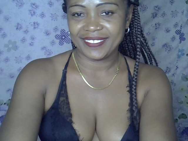 Sexywife1 live cam on BongaCams