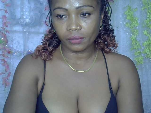 Sexywife1 live cam on BongaCams