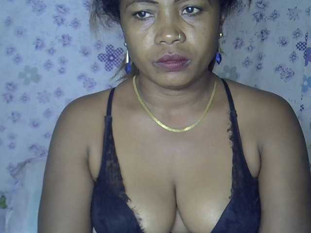 Sexywife1 live cam on BongaCams