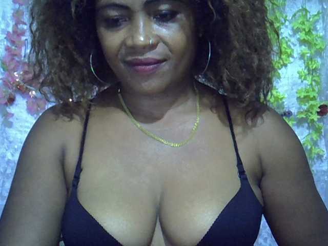 Sexywife1 live cam on BongaCams